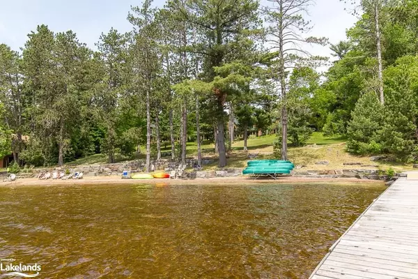 Lake Of Bays, ON P0A 1H0,1111 DWIGHT BEACH RD #8 Fxd W