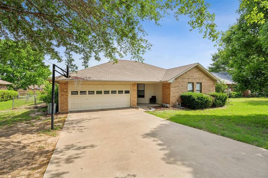 3923 Country Meadows Road, Granbury, TX 76049