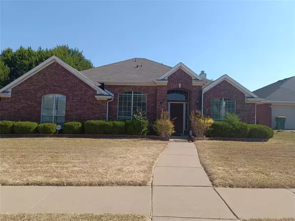 1202 Waterford Oaks Circle,  Cedar Hill,  TX 75104