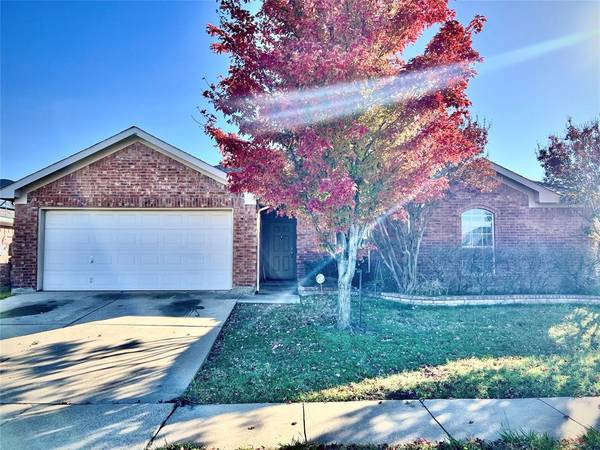 604 White Swan Drive, Arlington, TX 76002