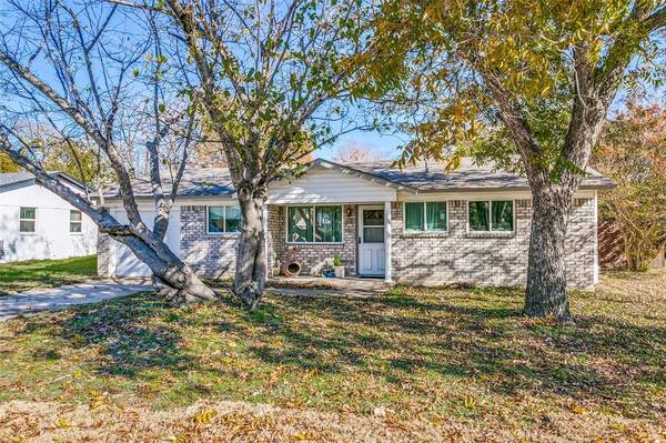 5900 Plum St, Watauga, TX 76148