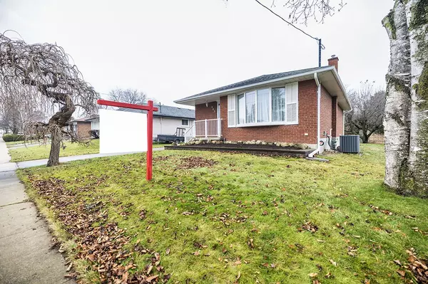 Whitby, ON L1N 2A3,903 Hutchison AVE