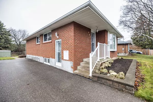 Whitby, ON L1N 2A3,903 Hutchison AVE