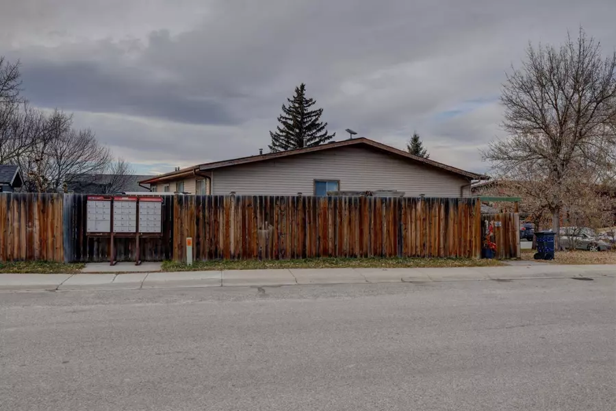 15 Glenpatrick CRES, Cochrane, AB T4C1G3