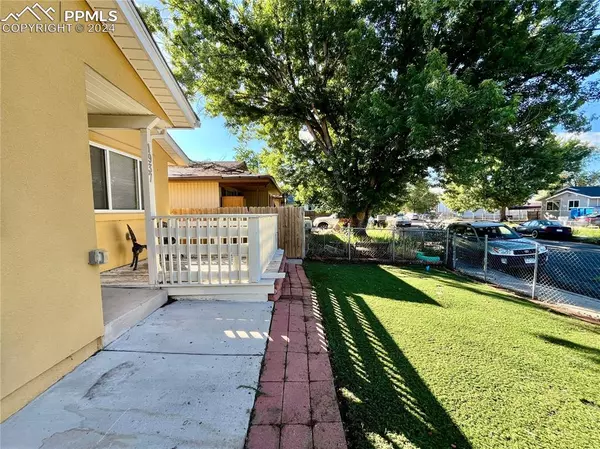 Colorado Springs, CO 80910,1937 Saratoga DR