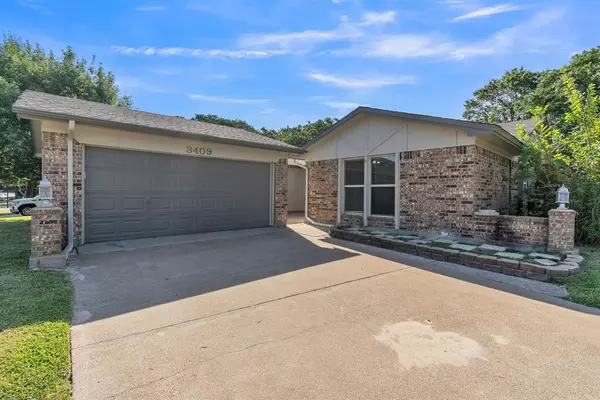 Bedford, TX 76021,3409 Meadow Wood Court