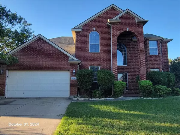 8737 Deepwood Lane, Fort Worth, TX 76123