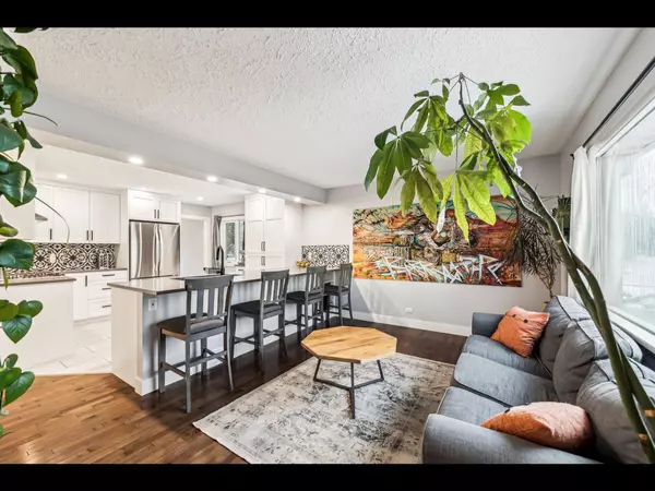 Calgary, AB T3B1Z7,8308 47 AVE NW