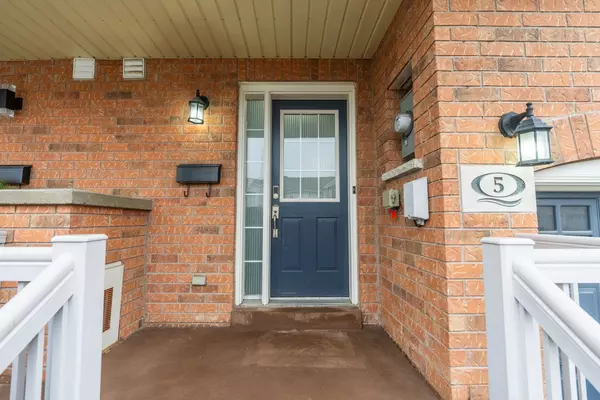 Durham, ON L1R 3N6,5 Bonello CRES