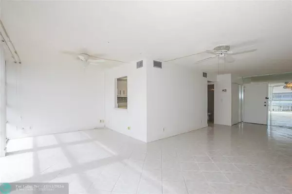 Hallandale Beach, FL 33009,851 Three Islands Blvd  #507