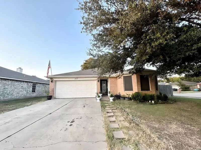 300 Comiskey Court, Saginaw, TX 76179