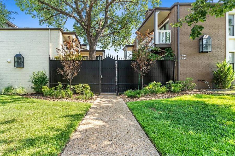 5904 Sandhurst Lane #147, Dallas, TX 75206