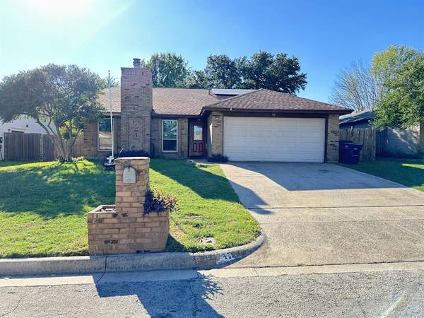 116 Grand Meadow Drive,  Fort Worth,  TX 76108