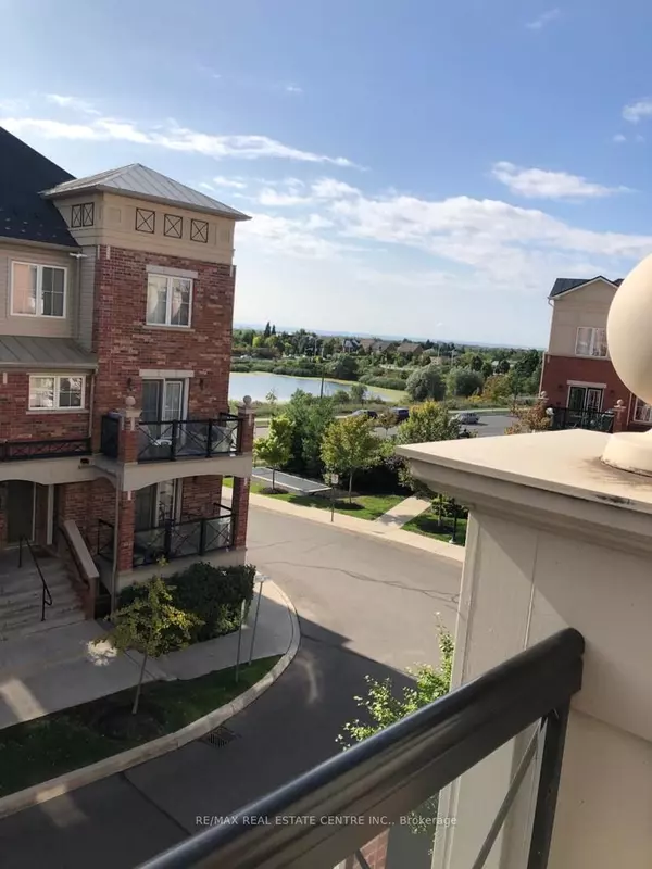 47 Hays BLVD #9, Oakville, ON L6H 0J1