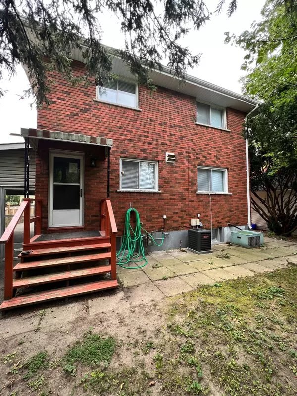 Brantford, ON N3T 3Z6,22 St James Unit C ST