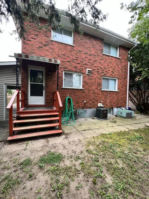 Brantford, ON N3T 3Z6,22 St James Unit C ST