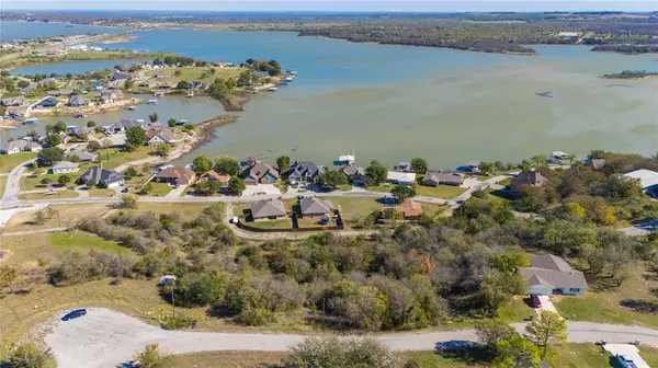 47 Lanai Circle, Runaway Bay, TX 76426