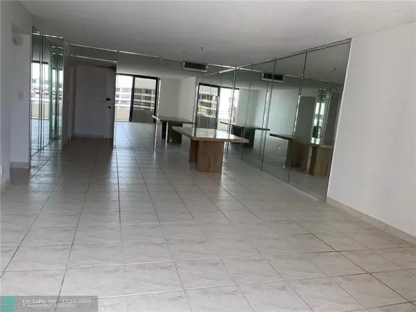 Hallandale Beach, FL 33009,2500 Parkview Dr  #1920