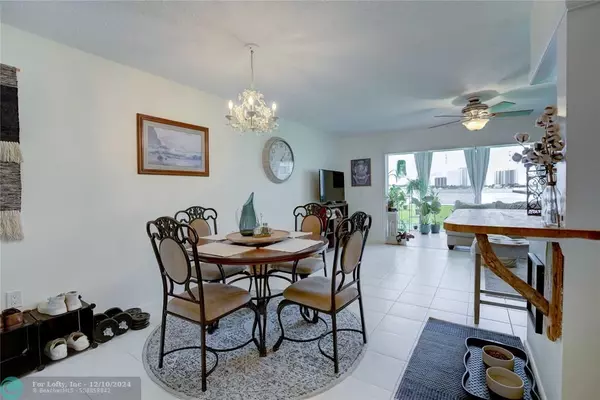 Riviera Beach, FL 33404,2936 Lake Shore Dr  #105