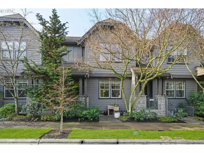 615 SW RUSTICA TER, Portland, OR 97225