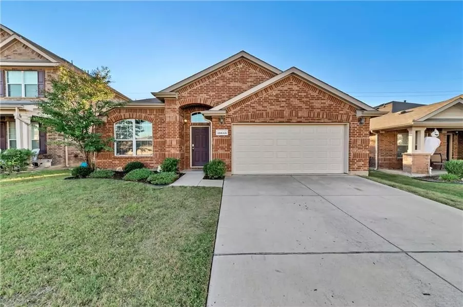 15645 Landing Creek Lane, Fort Worth, TX 76262