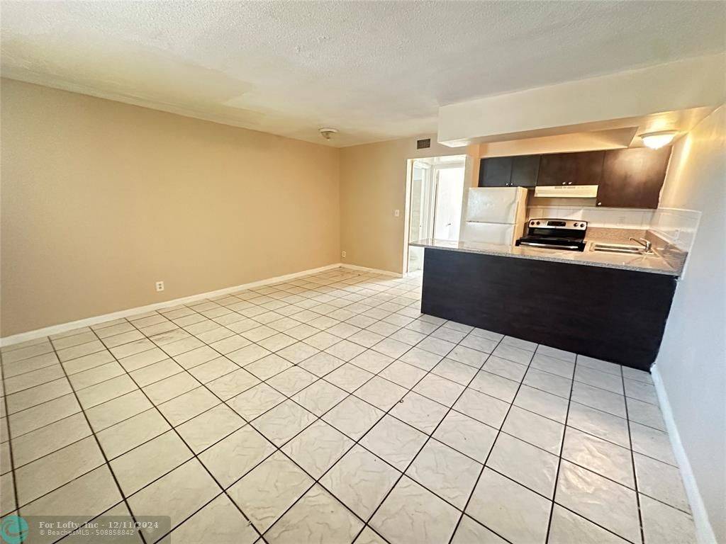 Pompano Beach, FL 33060,741 SW 9th St  #212