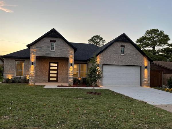 810 Cherry Laurel Lane,  Arlington,  TX 76012