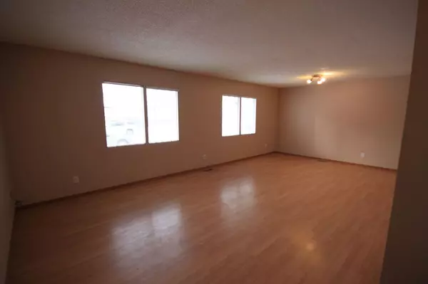 Calgary, AB T2X 1A6,4 Midlawn PL SE