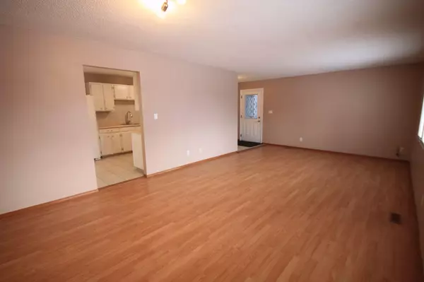 Calgary, AB T2X 1A6,4 Midlawn PL SE