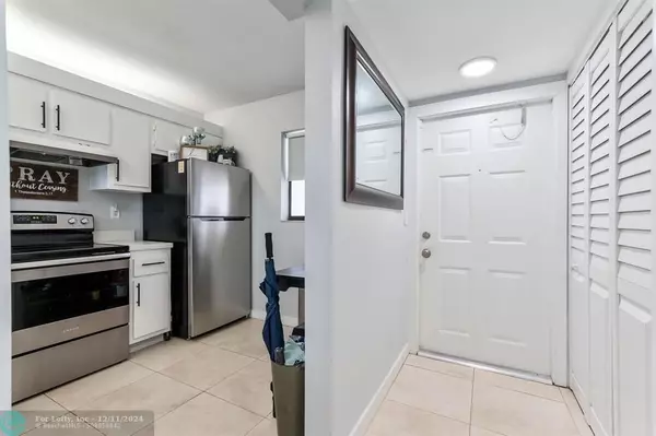 Sunrise, FL 33326,15718 E Waterside Cir  #103