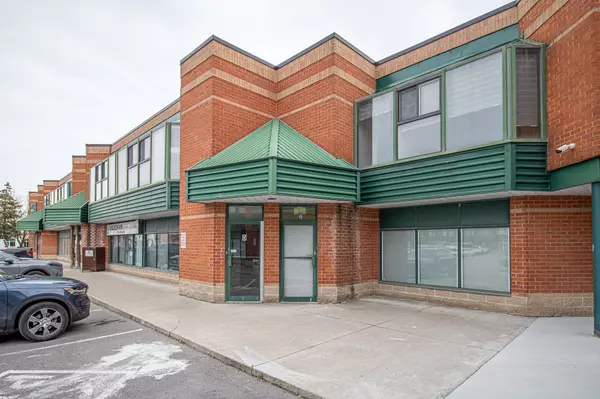 140 Regina RD N #6, Vaughan, ON L4L 8N1