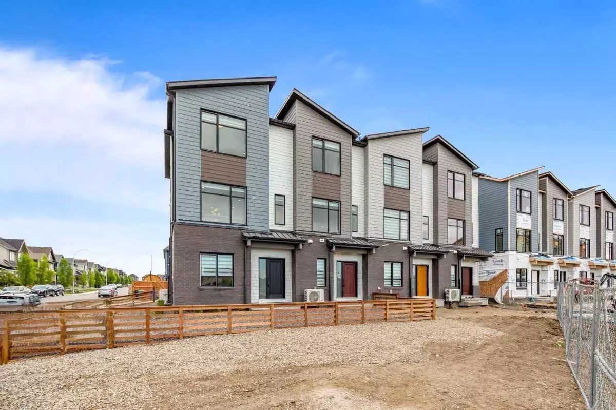 Calgary, AB T3M3W9,903 Mahogany BLVD Southeast #332