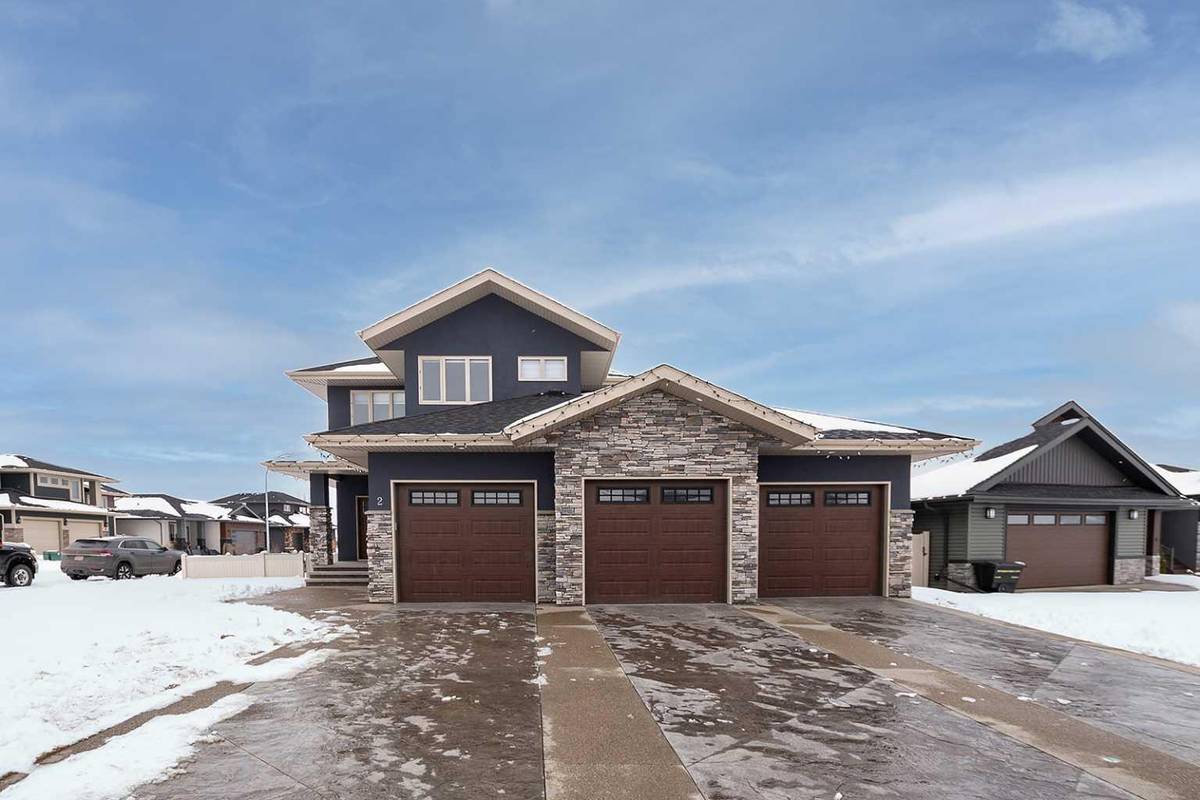 Lacombe, AB T4L 0J1,2 Meadow Close