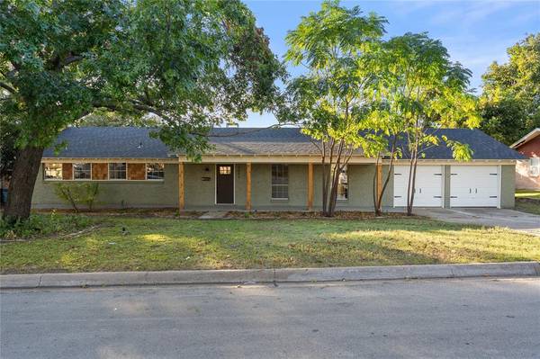 3808 Palomino Drive,  Benbrook,  TX 76116