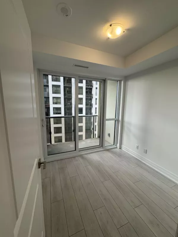 Mississauga, ON L5B 0N6,30 Elm DR #908