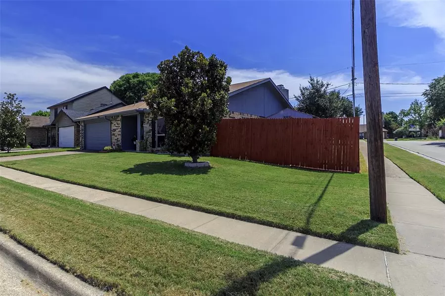 2214 Havenwood Drive, Arlington, TX 76018