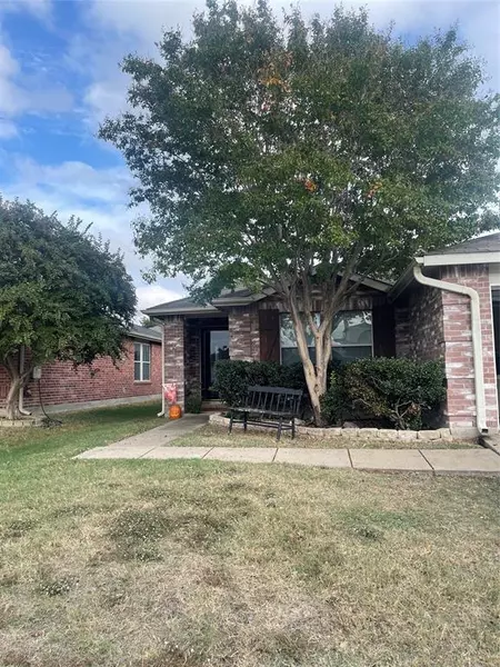 16104 Hollyhill Court, Fort Worth, TX 76247