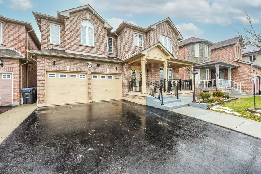 22 Wintersnow CT, Brampton, ON L6R 3G6