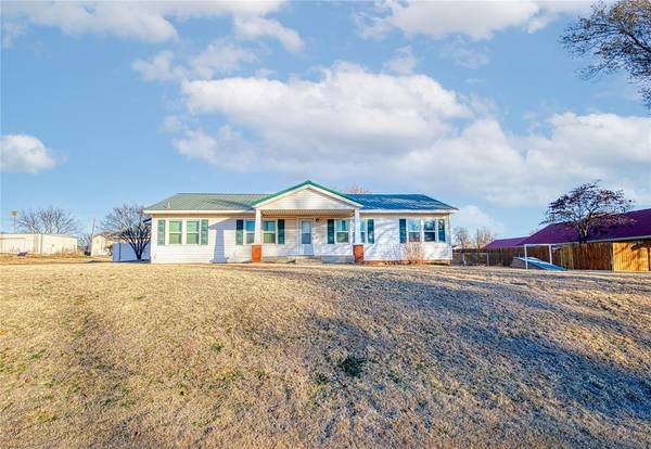 323 S Phillips Avenue, Leedey, OK 73654