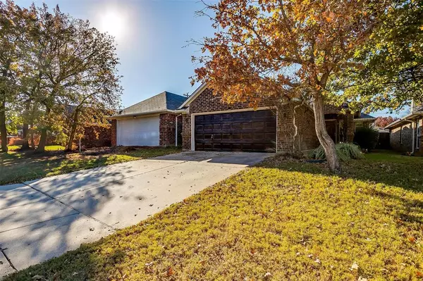 635 Stribling Circle, Azle, TX 76020