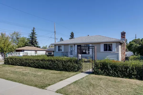 Calgary, AB T3B 2N2,3924 76 ST Northwest