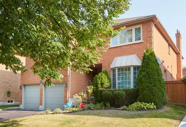 5 HOYT CT, Whitby, ON L1N 8Z3