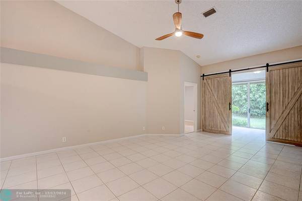 Boca Raton, FL 33496,9219 Vineland Ct  #D