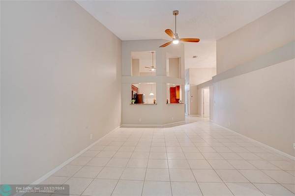 Boca Raton, FL 33496,9219 Vineland Ct  #D