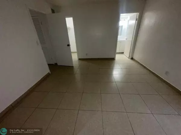 Fort Lauderdale, FL 33312,889 SW 20th Ave  #202