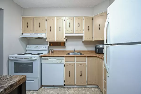 Vanier And Kingsview Park, ON K1L 7E7,158A Mcarthur AVE #209