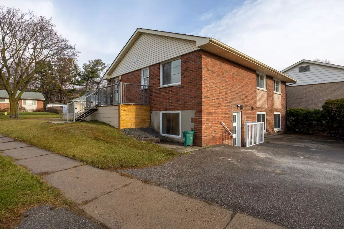 Oshawa, ON L1H 3L2,685 Emerson AVE #Lower