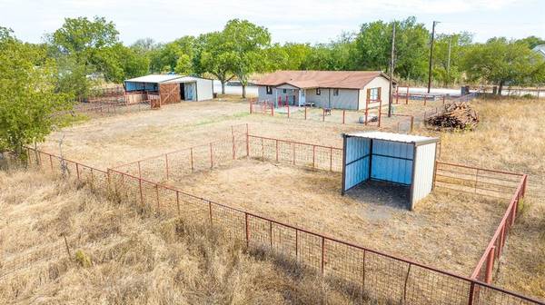 240 County Road 140, Carlton, TX 76436