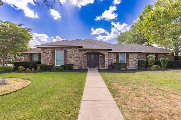 102 Royal Oaks Drive, Greenville, TX 75402