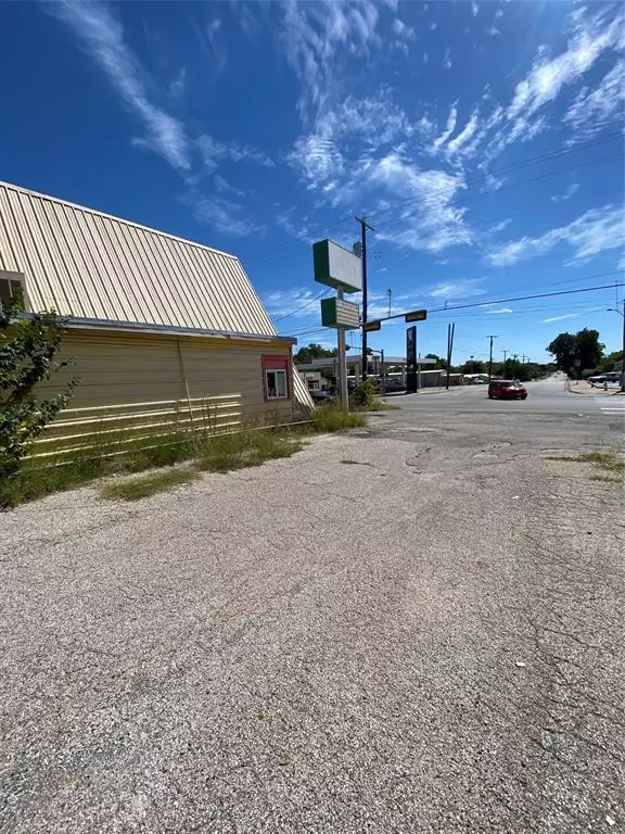 Sherman, TX 75090,1725 E Lamar Street